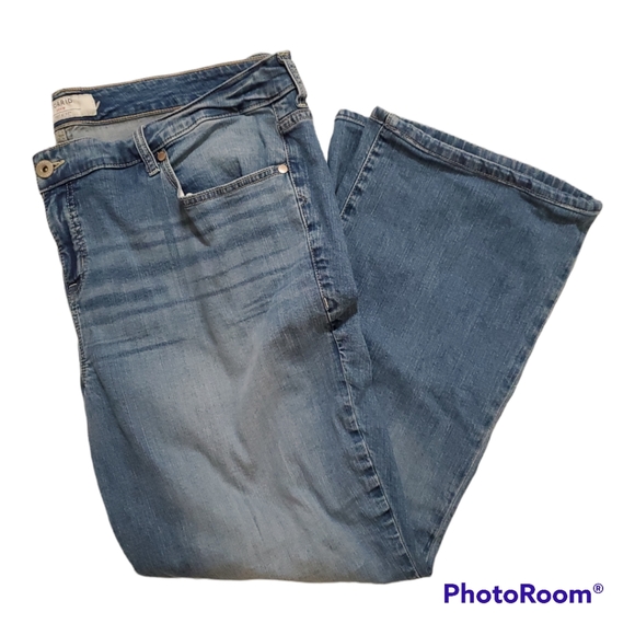 Torrid Slim boot light wash jeans - Picture 2 of 13